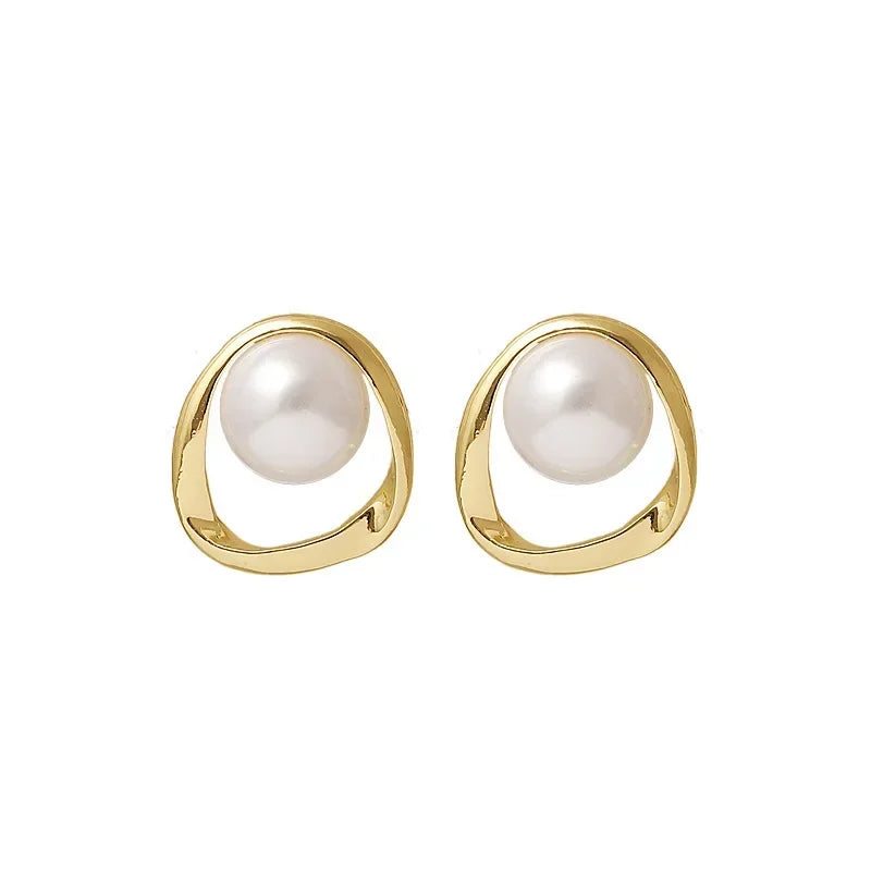 Delicate Pearl Round Earrings
