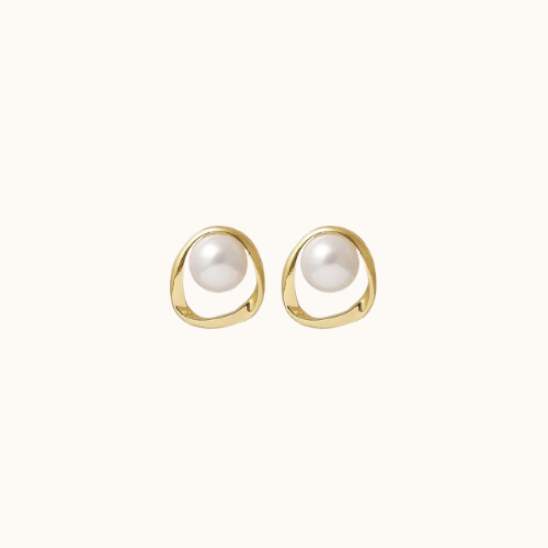 Delicate Pearl Round Earrings
