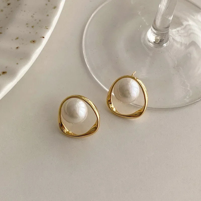 Delicate Pearl Round Earrings